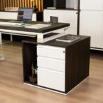 Schreibtisch mit dicker Platte aus Eiche