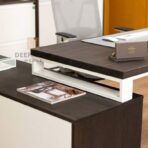 Schreibtisch mit Ebenholzplatte