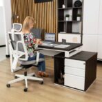 biurko z meblami do biura