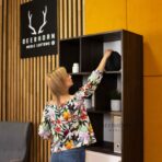 bücherregal mit regalen