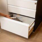 Schrank mit Schubladen