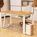 Weißer Schreibtisch mit Zubehör