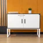 Tiefe Kommode mit Einlegeböden