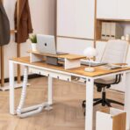 ein schöner Schreibtisch für das Büro