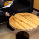 Couchtisch aus gerillter Eiche