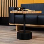 Couchtisch aus Eiche mit Metall