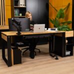 Home-Office-Schreibtisch
