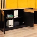 großer Schrank im Industriestil