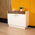 Minimalistische Holzkommode für das Büro
