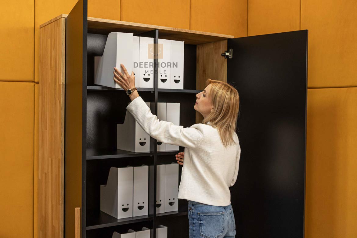 Schrank mit Platz für Aktenordner