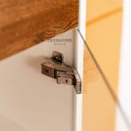 Schrank mit Glastüren