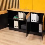 Breite Kommode mit schwarzer Front
