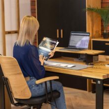 Arbeits- und Studiertisch mit Naturholz und industriellem Stil