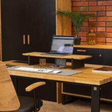 Schreibtisch für Innenräume im Loft-Stil mit Eichenholz und Metall