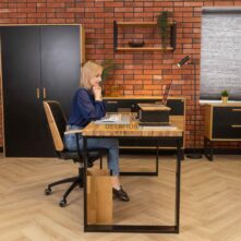 Eleganter Arbeitstisch für Büro und Zuhause