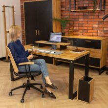 Moderner Bürotisch mit Industriedesign
