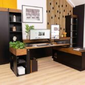 Büromöbel aus Holz und Schwarz