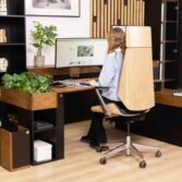 Funktionaler Eckschreibtisch für das Heimbüro