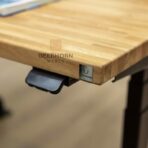 Minimalistischer Schreibtisch mit Höhenverstellung