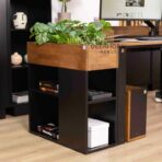 Minimalistisches Blumenbeet für das Büro