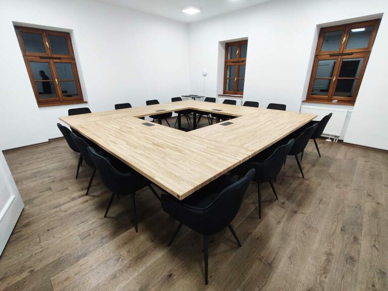 Ein Konferenztisch, der den Standard eines jeden Meetings erhöht