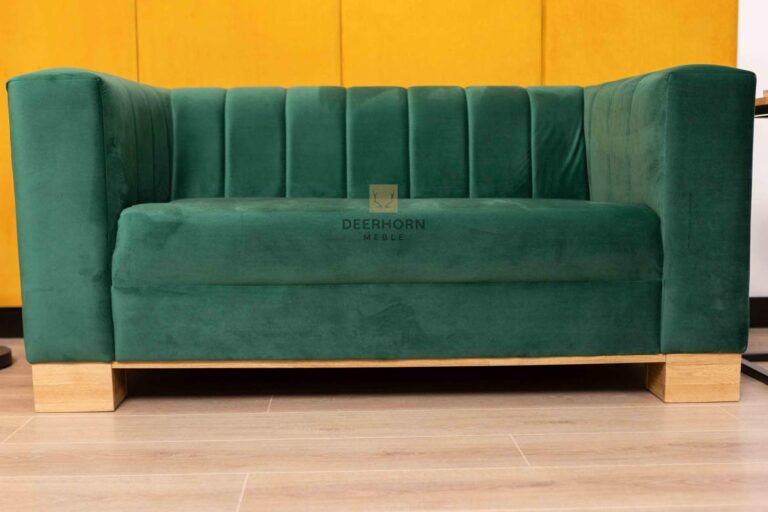 Sofa in Flaschengrün, gepolstert mit weichem Velours