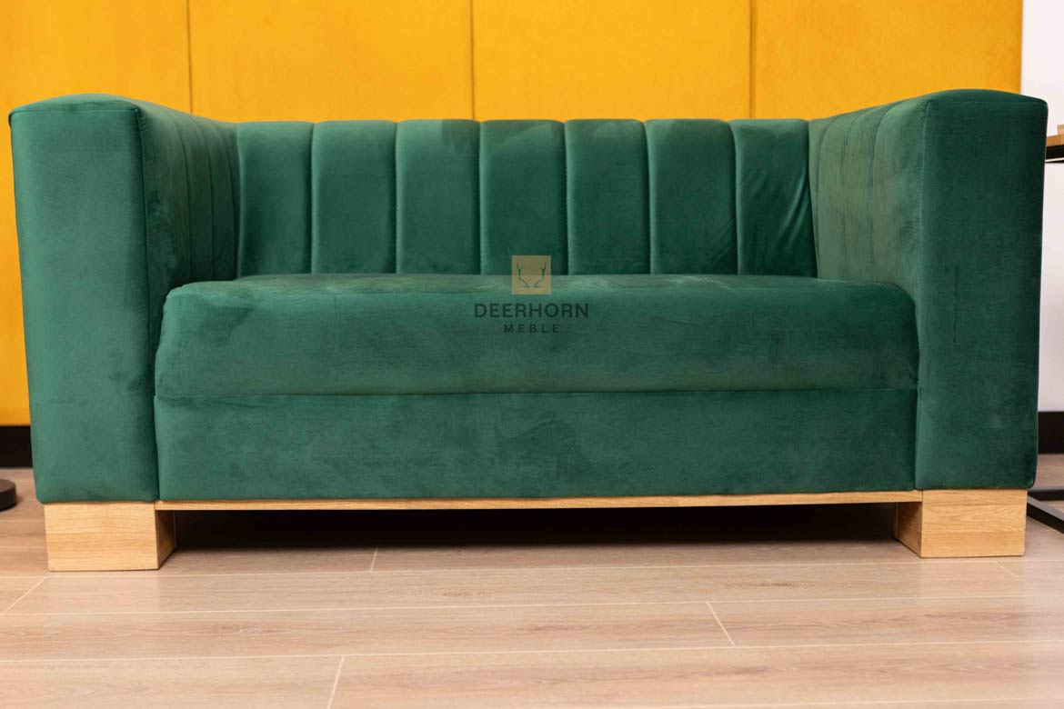 Sofa in Flaschengrün, gepolstert mit weichem Velours