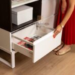 Kommode mit weißen Fronten