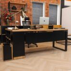 Loft-Schreibtisch mit Pflanzen
