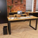 Home-Office-Schreibtisch
