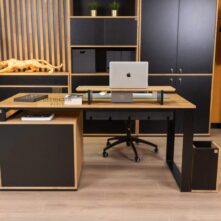 Büromöbel aus Holz