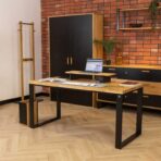 funktionaler Schreibtisch für die Büroarbeit