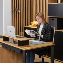 Industrieller Schreibtisch mit Charakter