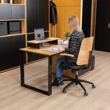 Loft-Schreibtisch mit Metall-Akzenten
