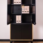Schrank mit minimalistischem Design