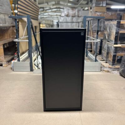 Minimalistischer Schreibtischschrank