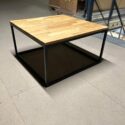 Stabiler Couchtisch aus Naturholz