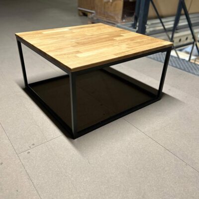 Stabiler Couchtisch aus Naturholz