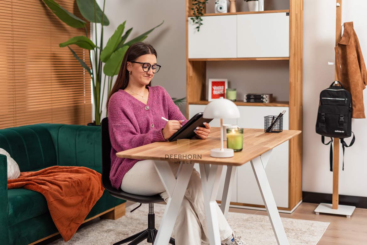 biurko-do-pokoju-mlodziezowego-z-roslinami biurko do pokoju młodzieżowego z roślinami