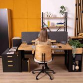 Multitasking-Schreibtisch