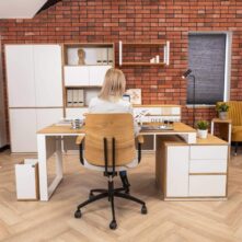 Set aus Schreibtisch und Sockel