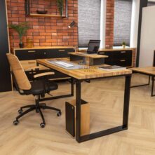 Schreibtisch aus Holz