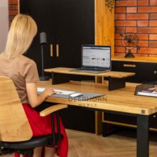Schreibtisch mit Platz für Laptop und Zubehör