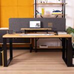 Schreibtisch mit dekorativem PET-Filz