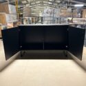 Schwarze zweitürige Kommode für das Wohn- oder Schlafzimmer
