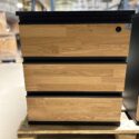 Holzpodest mit Schloss