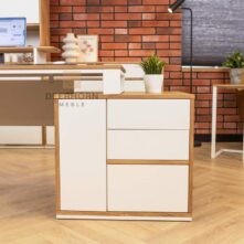 eleganter Schreibtisch für die Arbeit zu Hause