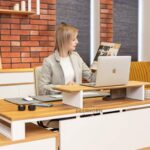 Ergonomischer Schreibtisch für das Heimbüro