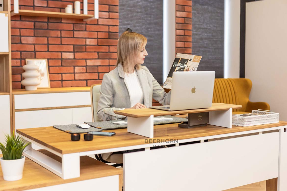 Ergonomischer Schreibtisch für das Heimbüro