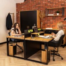 robuster Arbeitstisch